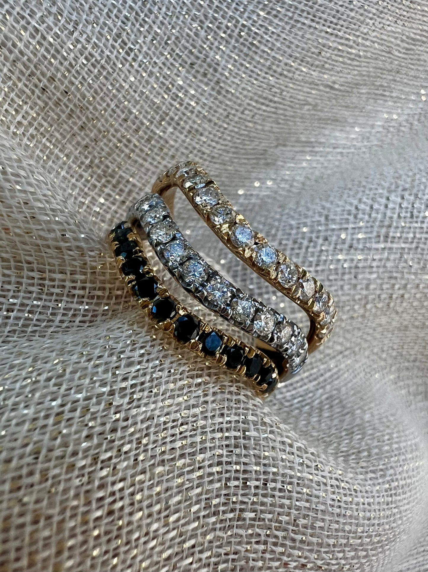 Wave Eternity band in yellow gold