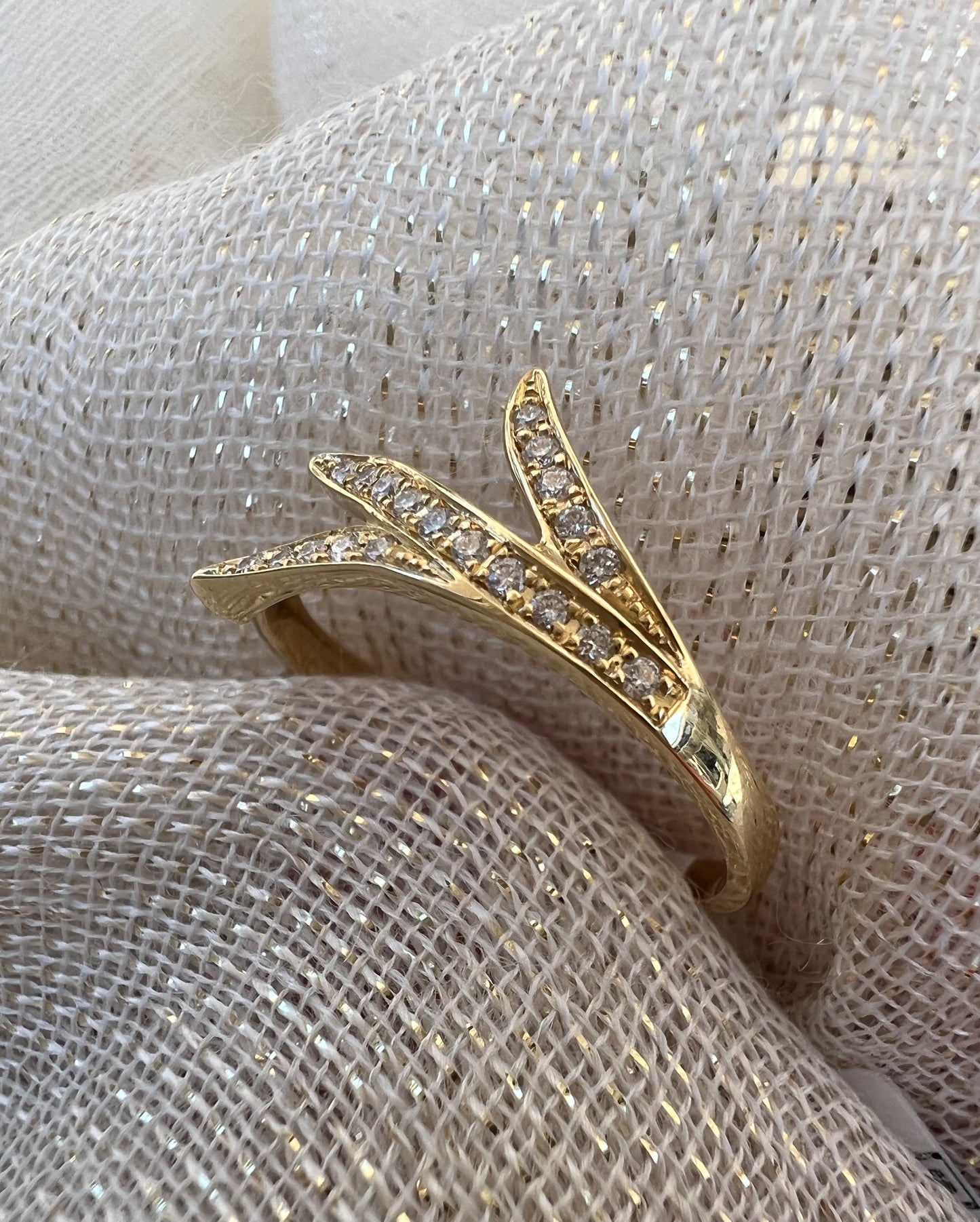 Yellow gold diamond spray Eternity band