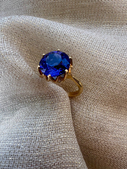Tanzanite ring in Protea setting