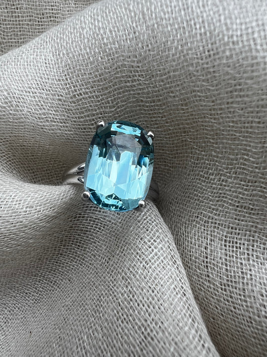 Cushion cut Aquamarine split shank ring in white gold.