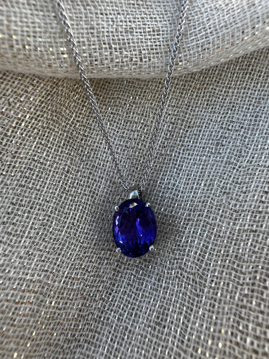 Oval Tanzanite Pendant