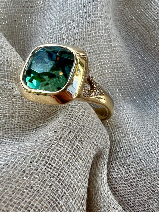 Green Tourmaline tubed ring